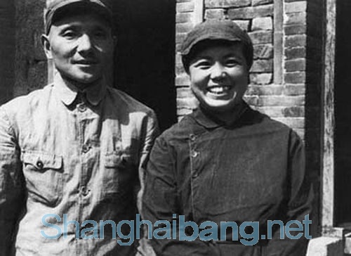 1939년 8월 옌안에서 덩샤오핑과 결혼식을 올린 줘린