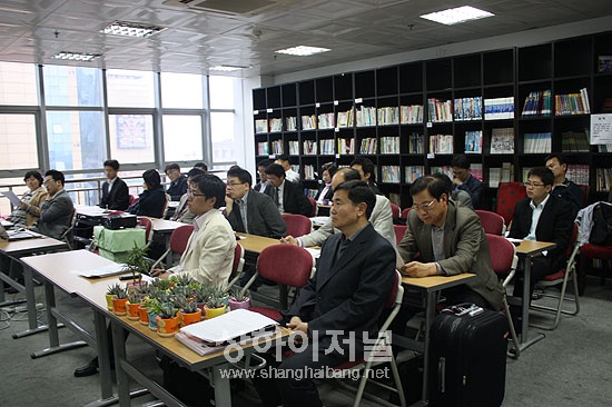 상해 화동지구 인사노무연구회 세미나에서 노무현안인 직원관리시스템에 대한 사례발표를 진행했다.