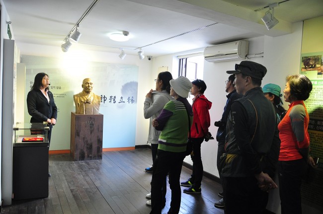 항저우 임정 기념관의 한국관광객들