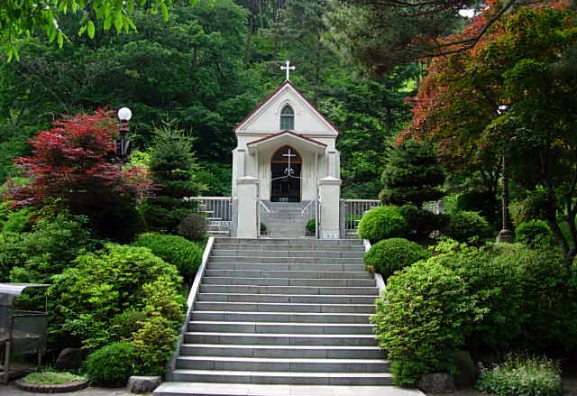 김대건 신부 묘소가 안성의 기념경당(경기도 안성시 양성면 미산리 141)