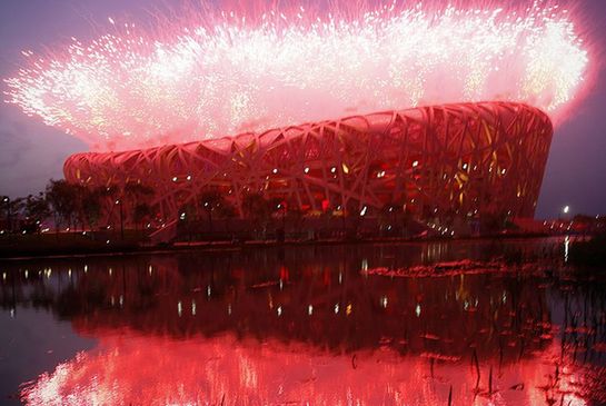 [사진=화려한 불꽃놀이가 2008년 베이징올림픽 폐막식을 수놓고 있다]