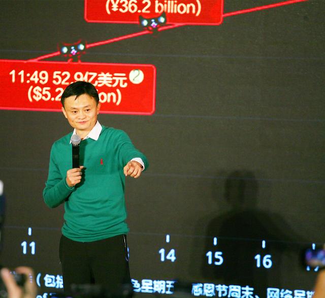 중국 최대 전자상거래 업체 알리바바가 '싱글데이' 첫날인 지난 11월 11일 사상 최대 온라인 매출액을 달성한 가운데, 마윈 알리바바 회장은 이날 기자들에게 알리페이의 중국 증시 상장 계획을 공개했다.