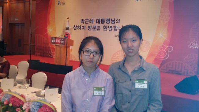 고등부 학생기자 김혜민, 김라겸(왼쪽부터)