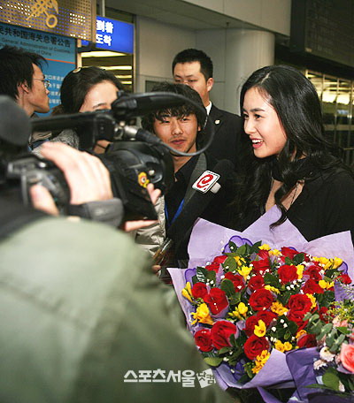 이다해 中도착, 팬들 수백명 몰려들어 공항 북새통
