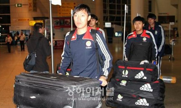 中 축구대표팀, 경기보다 쇼핑?