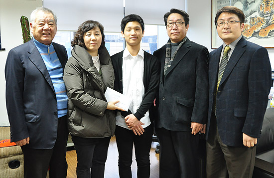 재상해 고려대 교우회 한국학교에 장학금 기부