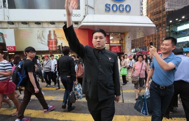 홍콩은 지금 '김정은 스타일'..北김정은이 활보?