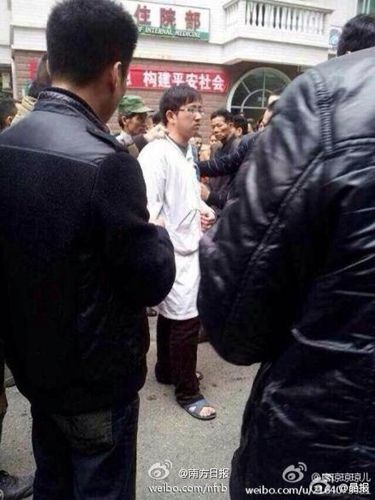 中 광둥, 환자 유가족 야간 당직의사 끌고 시위