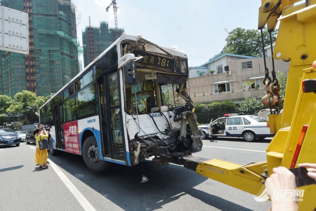 따푸루(打浦路) 터널 다중추돌사고로 10여명 부상