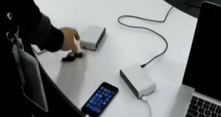 이동식 충전기 '정보도둑'으로
