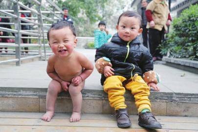 친아빠 맞아? 2살 아들 한겨울에도 냉수욕