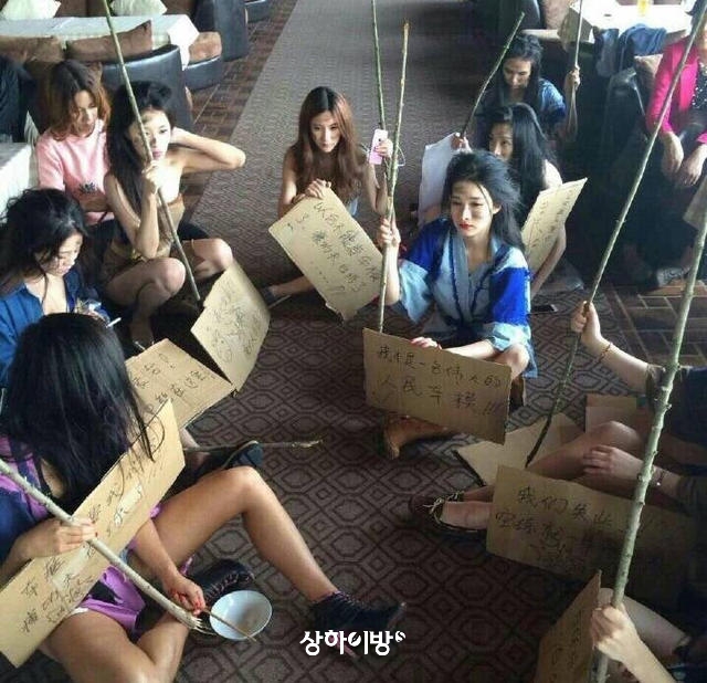 상하이 모터쇼, 레이싱걸 없어지고 거지 출현