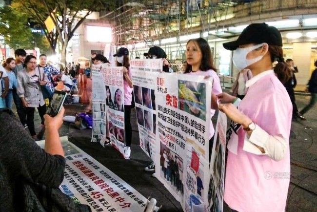 중국여성, 명동 한복판에서 한국성형술 부작용 규탄