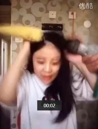中 미녀, '드릴로 옥수수 먹기' 흉내내다 '아뿔싸'