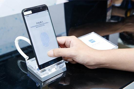 VIVO, 화면 지문 인식폰 공개에 삼성 "반쪽짜리 기술" 반응