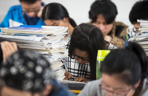 中 초중고생 과제 시간 세계 평균 3배, 한국 5배