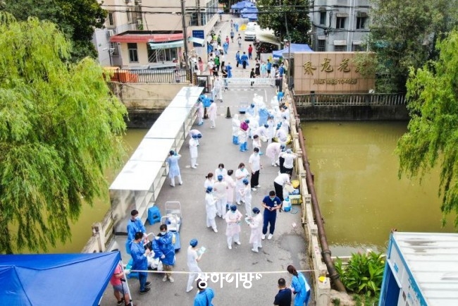 상하이 푸동공항 확진자 2명 발생