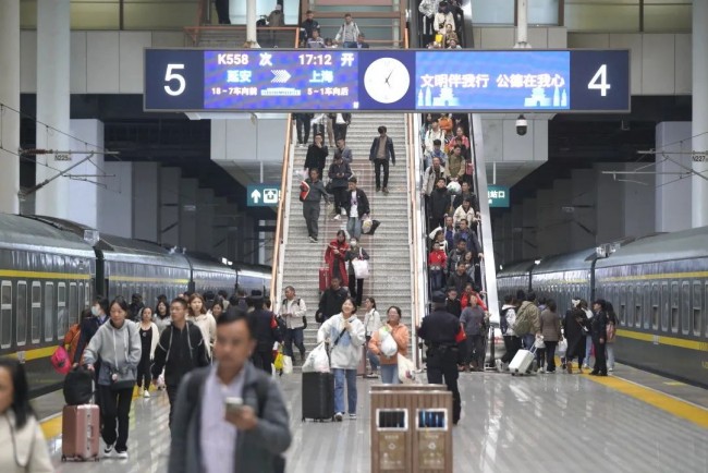中 국경절 12일간 철도 이용객 1억 9500만명