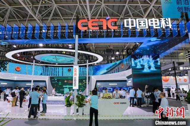 中 CETC, 상자도 '번쩍' 휴머노이드 '뎬커로봇 1호' 공개