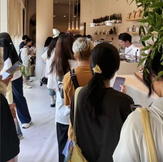 연예인 추천에 인기 급상승 중인 이 상하이 카페는?