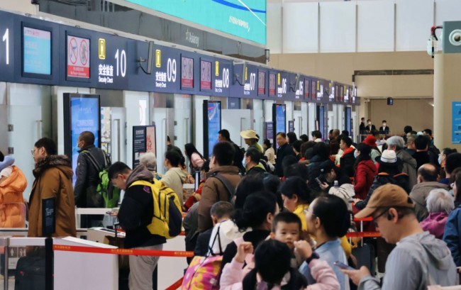 '200만원 훌쩍' 싼야발 항공권 폭등…中 4대 항공사 모두 하이난 노선 확대